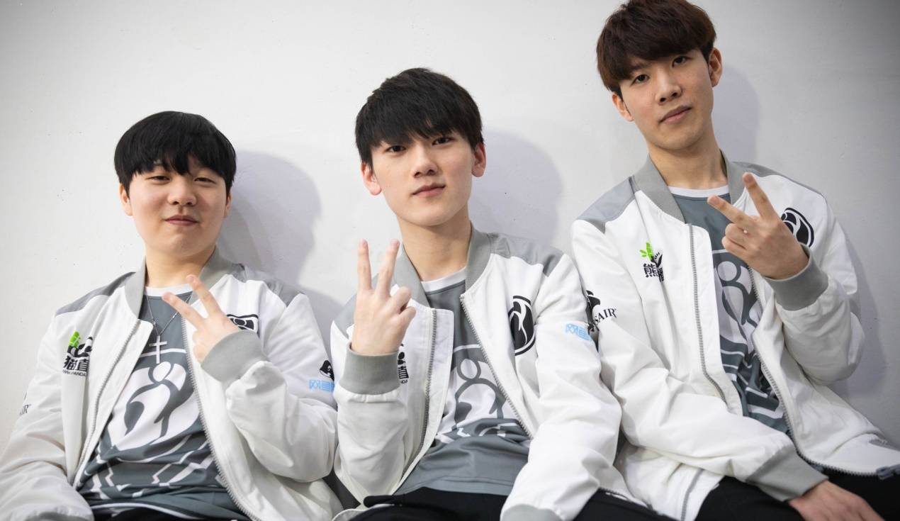 势趋紧的情 势趋紧的情